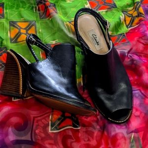 Clark's narrative slip on mules with peep toe size 9